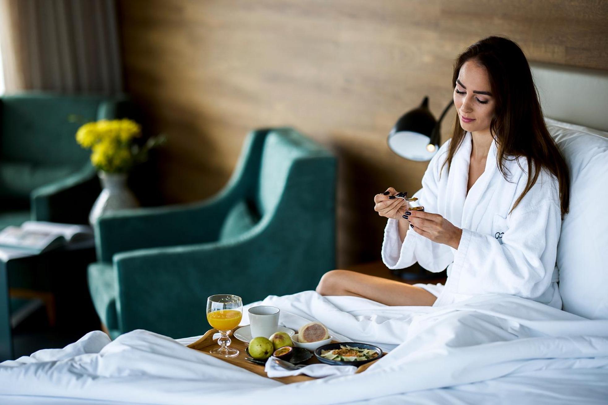 Octant Ponta Delgada Hotel Exterior foto A woman in a bathrobe